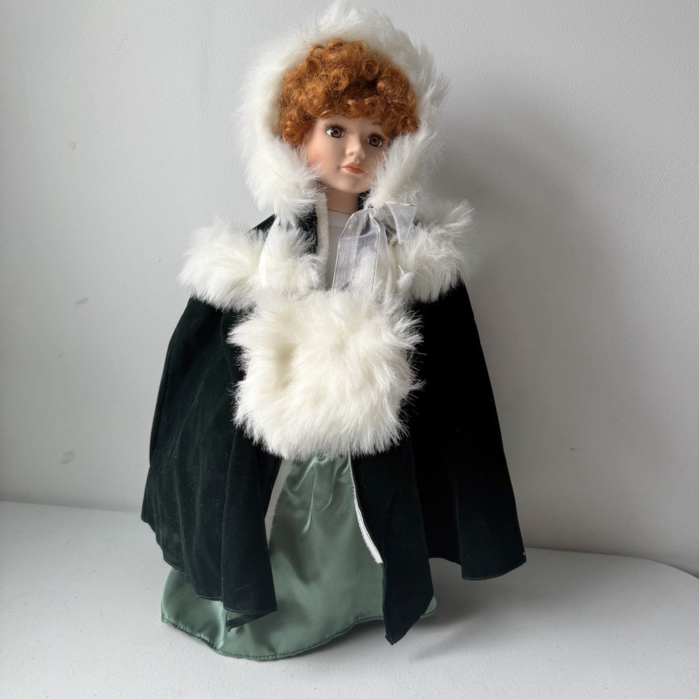 Vtg 1991 ConnoisseurCollection Seymour Mann Porcelain Doll Ice Skater Green Cape